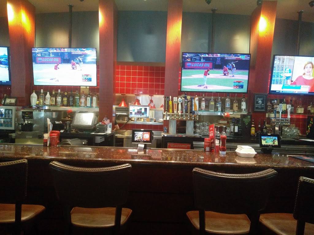 Red Robin Gourmet Burgers and Brews | restaurant | 2667 Park Ave, Tustin, CA 92782, USA | 7142587657 OR +1 714-258-7657