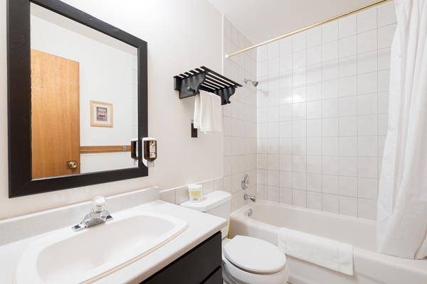 Beachwood Resort | restaurant | 3043 Beachwood Dr, Lakefield, ON K0L 2H0, Canada | 8883131118 OR +1 888-313-1118