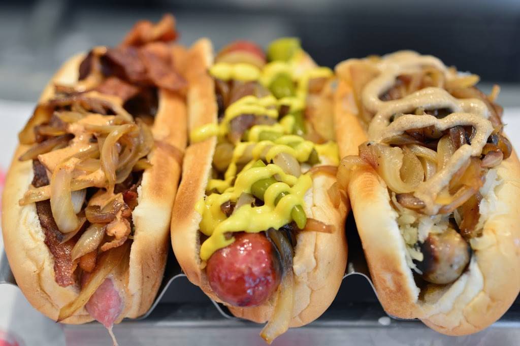 Devil Dawgs on Sheffield | restaurant | 2147 N Sheffield Ave, Chicago, IL 60614, USA | 7732814300 OR +1 773-281-4300