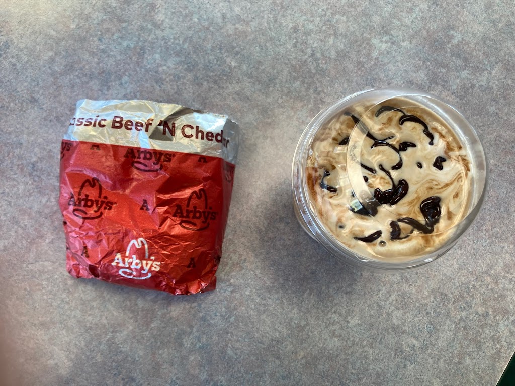 Arbys | meal takeaway | 680 W Deuce of Clubs, Show Low, AZ 85901, USA | 9285374413 OR +1 928-537-4413