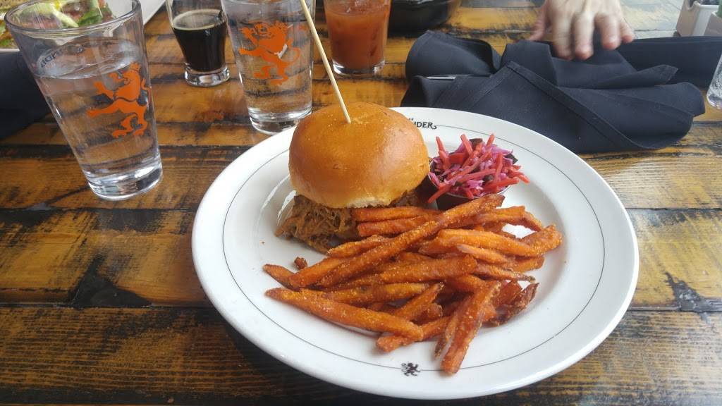 Café Hollander - Tosa | restaurant | 7677 W State St, Wauwatosa, WI 53213, USA | 4144756771 OR +1 414-475-6771