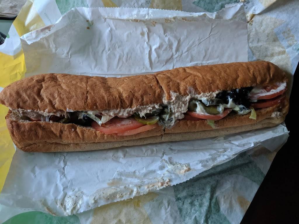 Subway | restaurant | 1450 Major MacKenzie Dr W, Maple, ON L6A 4H6, Canada | 9058320789 OR +1 905-832-0789