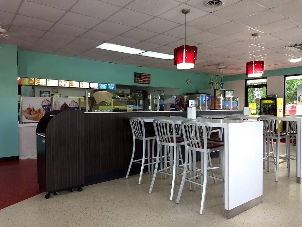 Tastee Freez | restaurant | 805 W 3rd St, Mt Carmel, IL 62863, USA | 6182624226 OR +1 618-262-4226