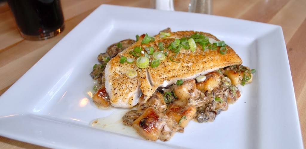 Bistro St-Malo | restaurant | 75 Rue Saint-Paul, Québec, QC G1K 3V8, Canada | 4186922004 OR +1 418-692-2004