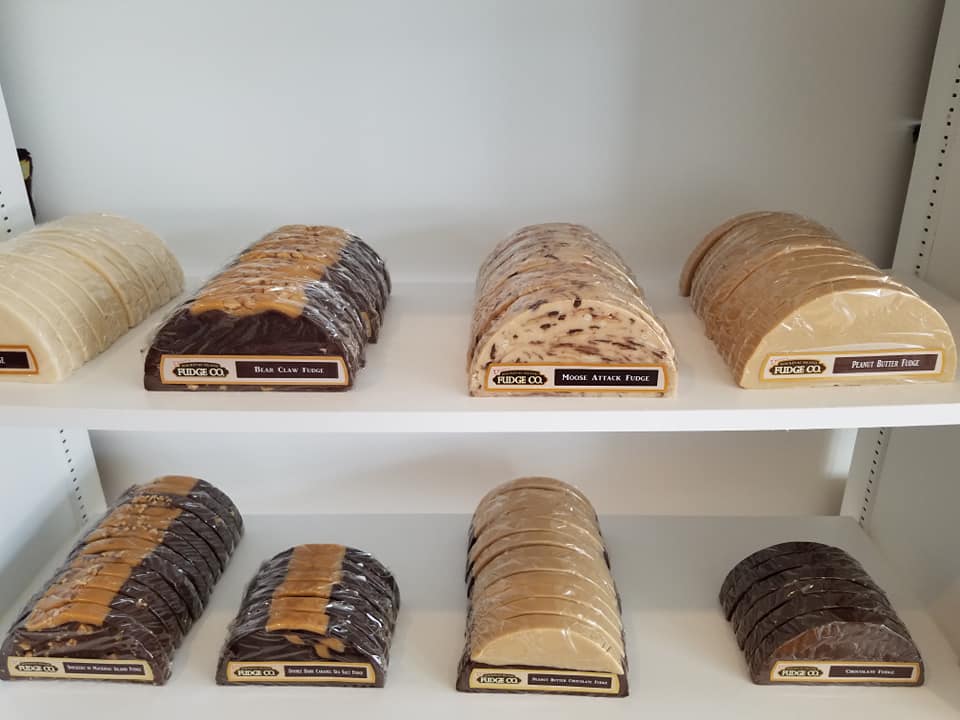 Harbor Ice Cream Soup & Sandwiches | restaurant | 117 W Main St, Harbor Springs, MI 49740, USA | 2312424139 OR +1 231-242-4139