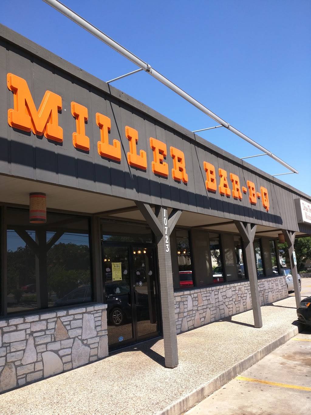 Bill Miller Bar-B-Q | restaurant | 10723 Huebner Rd, San Antonio, TX 78240, USA | 2106961206 OR +1 210-696-1206