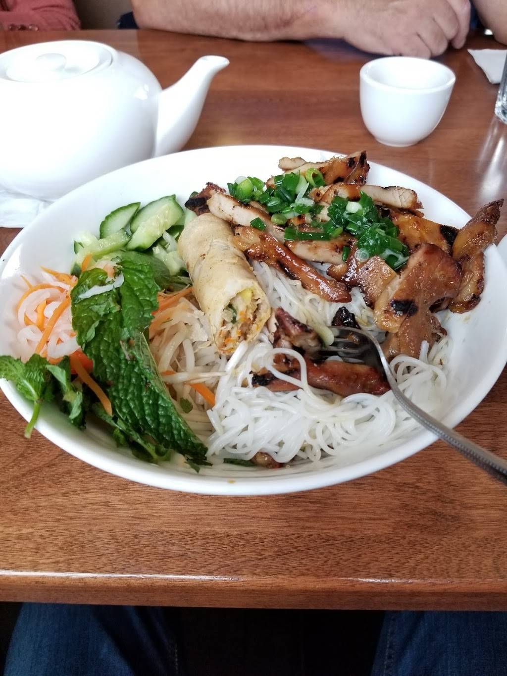 Lac Vien Restaurant | restaurant | 2270 Markham Rd, Scarborough, ON M1B 2W4, Canada | 4167548188 OR +1 416-754-8188