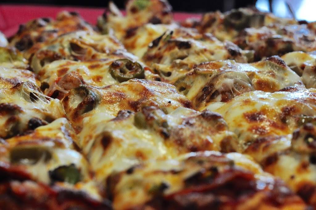 Reds Savoy Pizza | restaurant | 262 E Travelers Trail, Burnsville, MN 55337, USA | 9528959100 OR +1 952-895-9100