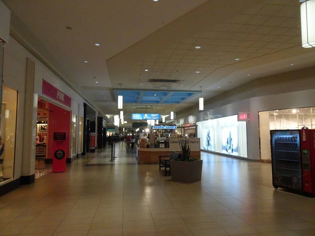 Auntie Annes | restaurant | 115 E Towne Mall, Madison, WI 53704, USA | 6086632722 OR +1 608-663-2722