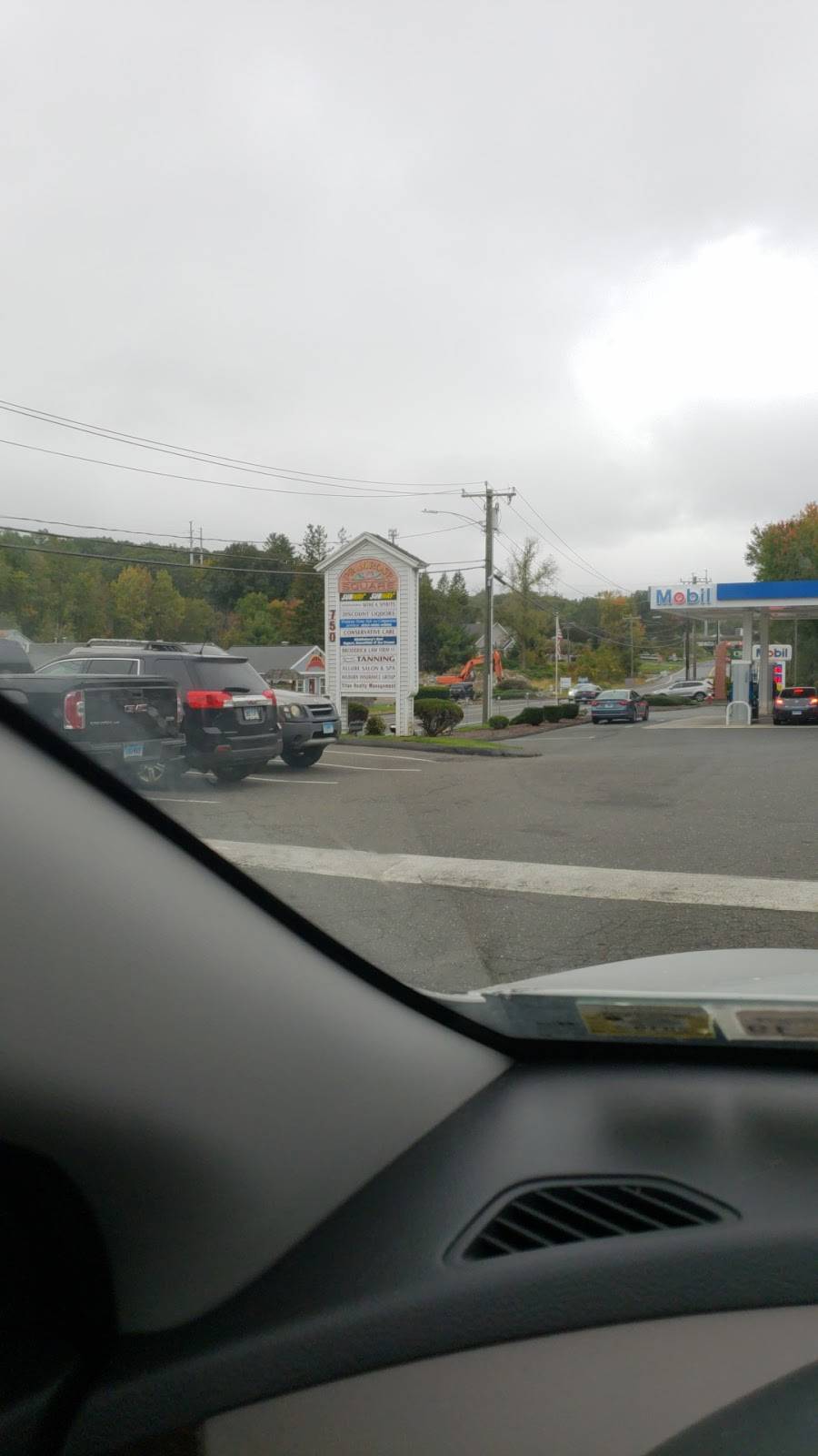 Dunkin | cafe | 750 Straits Turnpike, Middlebury, CT 06762, USA | 2037588872 OR +1 203-758-8872