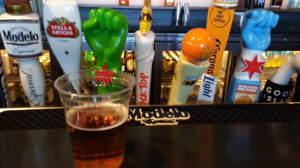 ChiSox Bar & Grill | restaurant | 320 W 35th St, Chicago, IL 60616, USA | 3126745860 OR +1 312-674-5860