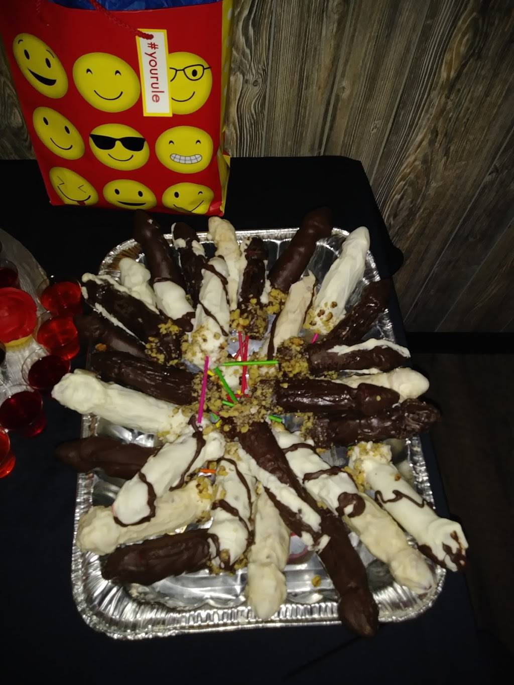 L.C.s Pub | restaurant | 605 N Main St, Caseyville, IL 62232, USA | 6188559007 OR +1 618-855-9007