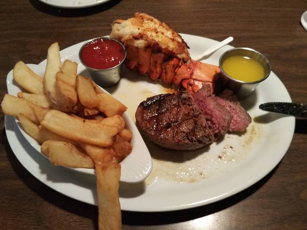 Luckys Steakhouse | restaurant | 17500 Silver Pkwy, Fenton, MI 48430, USA | 8107501400 OR +1 810-750-1400