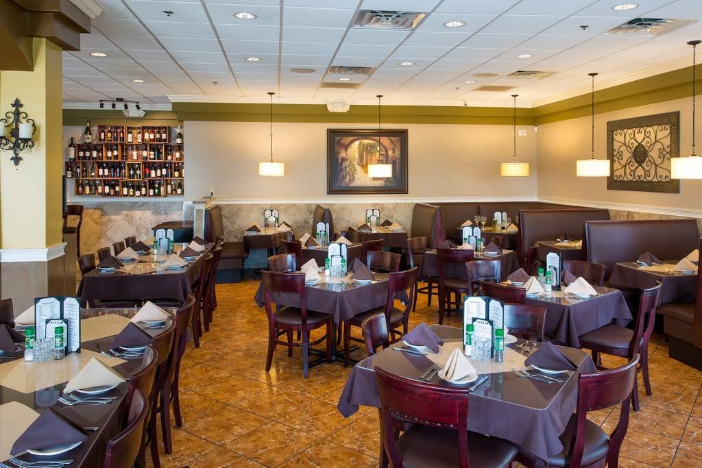 Ginos Trattoria Per Tutti | restaurant | 15215 Collier Blvd, Naples, FL 34119, USA | 2393549955 OR +1 239-354-9955