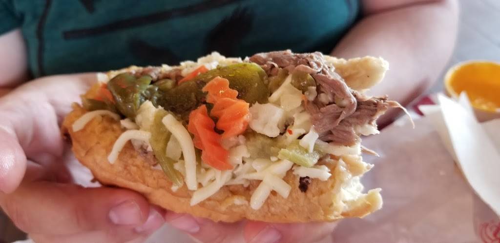 Portillos Hot Dogs | meal takeaway | 4412 N Rockwood Dr, Peoria, IL 61615, USA | 3092823400 OR +1 309-282-3400