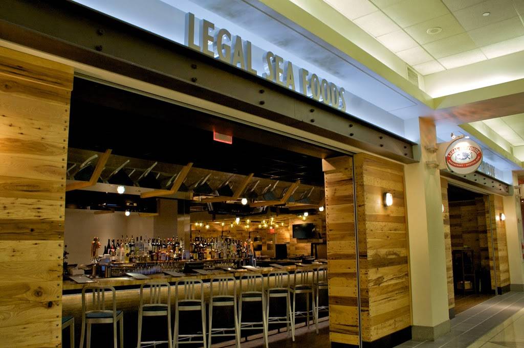 Legal Sea Foods | restaurant | B/C Connector, 8500 Essington Ave, Philadelphia, PA 19153, USA | 2672959300 OR +1 267-295-9300