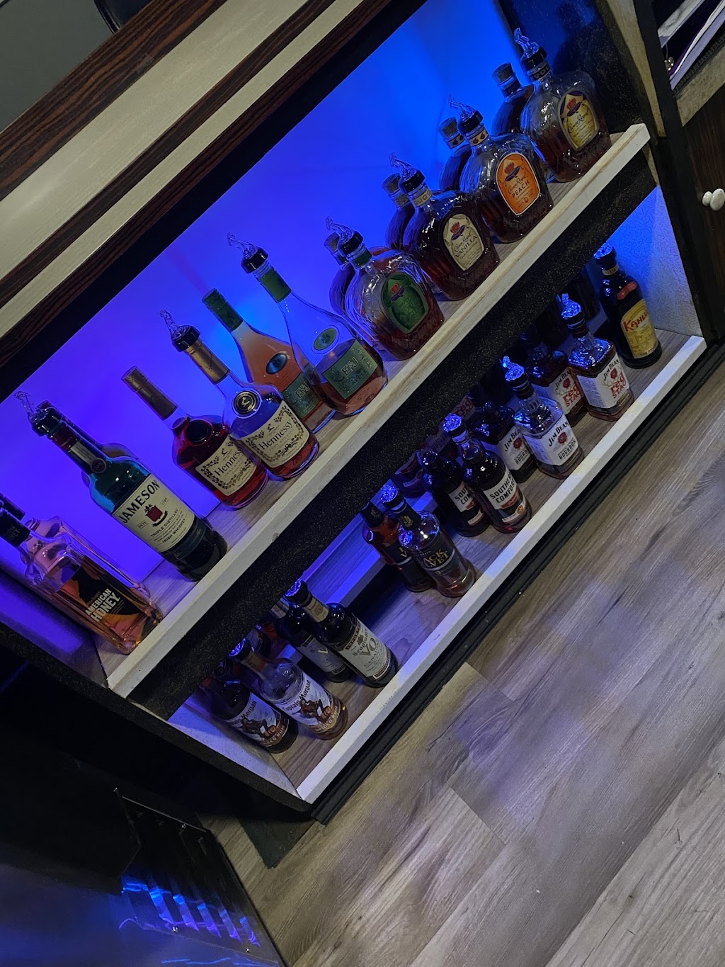 BAR 21 | restaurant | 2100 Spring St, Pittsburgh, PA 15210, USA | 4125865221 OR +1 412-586-5221