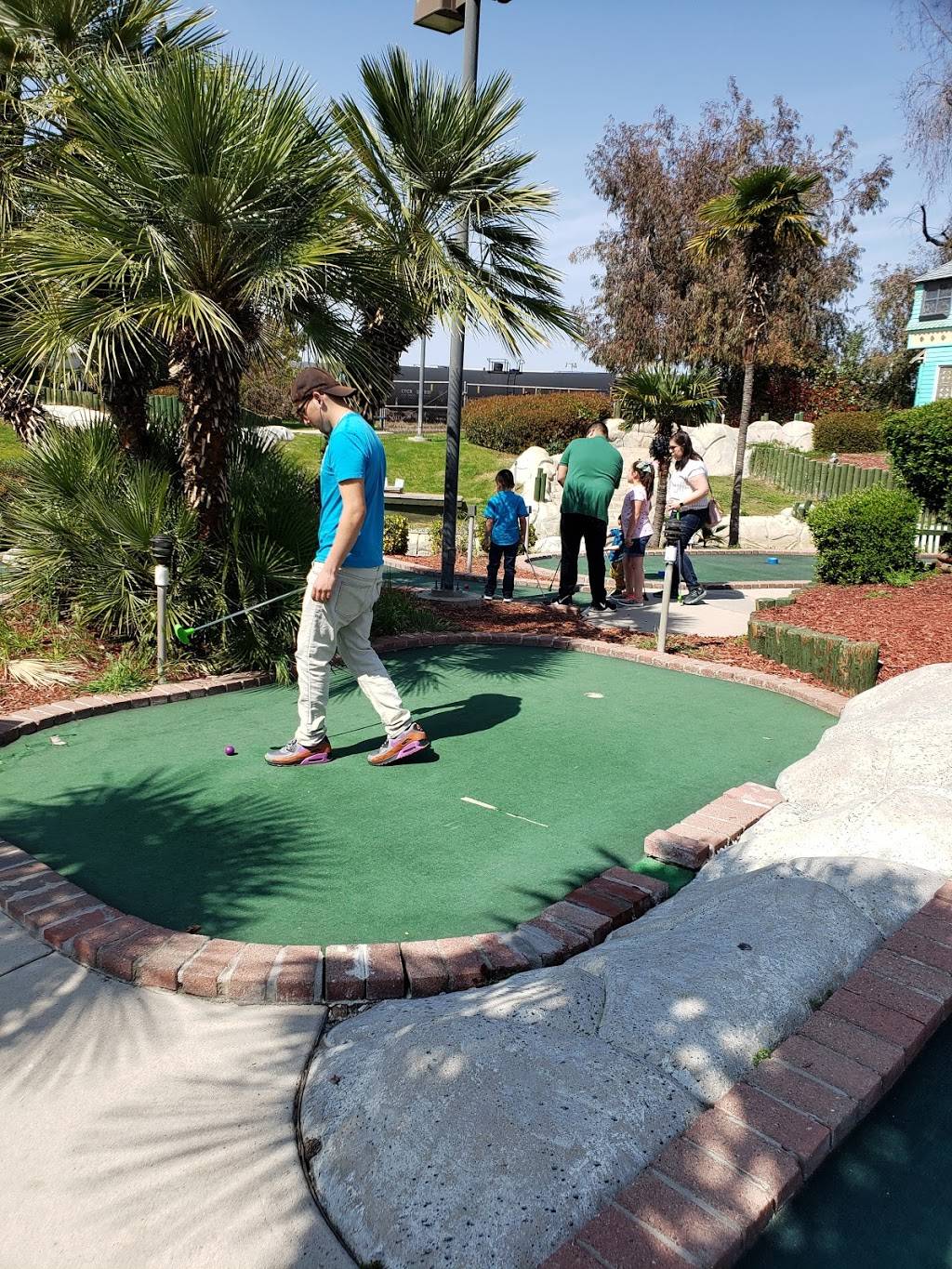 Camelot Park | meal takeaway | 1251 Oak St, Bakersfield, CA 93304, USA | 6618591812 OR +1 661-859-1812