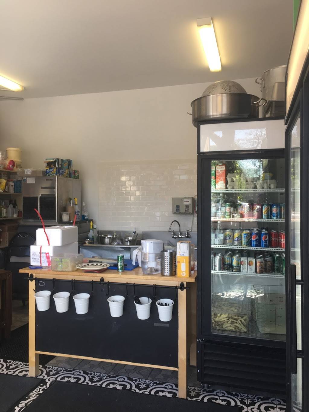 Hammerheads | meal takeaway | 80 Ottawa St N, Hamilton, ON L8H 3Z1, Canada | 9059239293 OR +1 905-923-9293