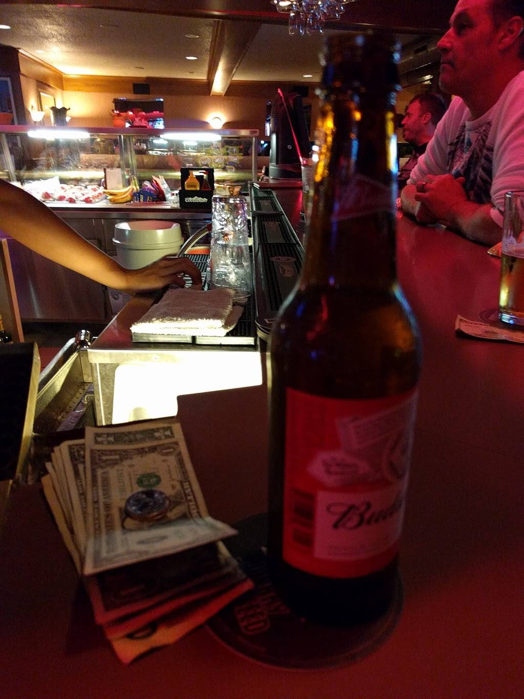 Tracks Bar & Grill | restaurant | 1091 Rice St, St Paul, MN 55104, USA | 6516445502 OR +1 651-644-5502