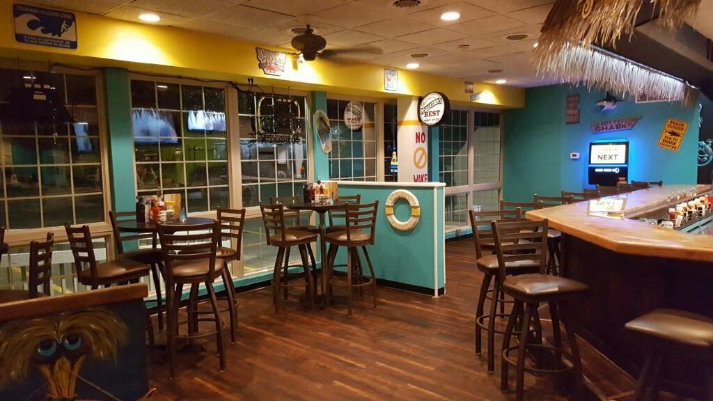 No Wake Bar and Grill | restaurant | 99 Kazimour Dr, Port Barrington, IL 60010, USA | 8473828866 OR +1 847-382-8866