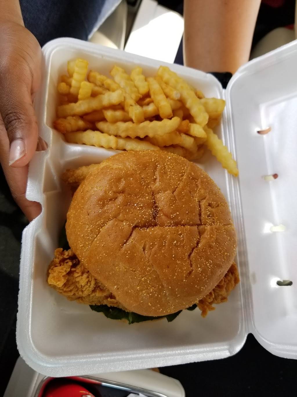 Raising Canes Chicken Fingers | meal takeaway | 11006 S Cicero Ave, Oak Lawn, IL 60453, USA | 7084223736 OR +1 708-422-3736