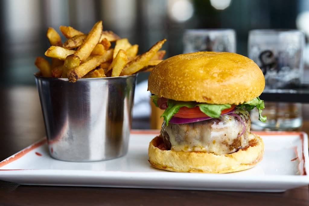 The Six Brewhouse | restaurant | 777 Dundas St W, Toronto, ON M6J 1V2, Canada | 6473500404 OR +1 647-350-0404