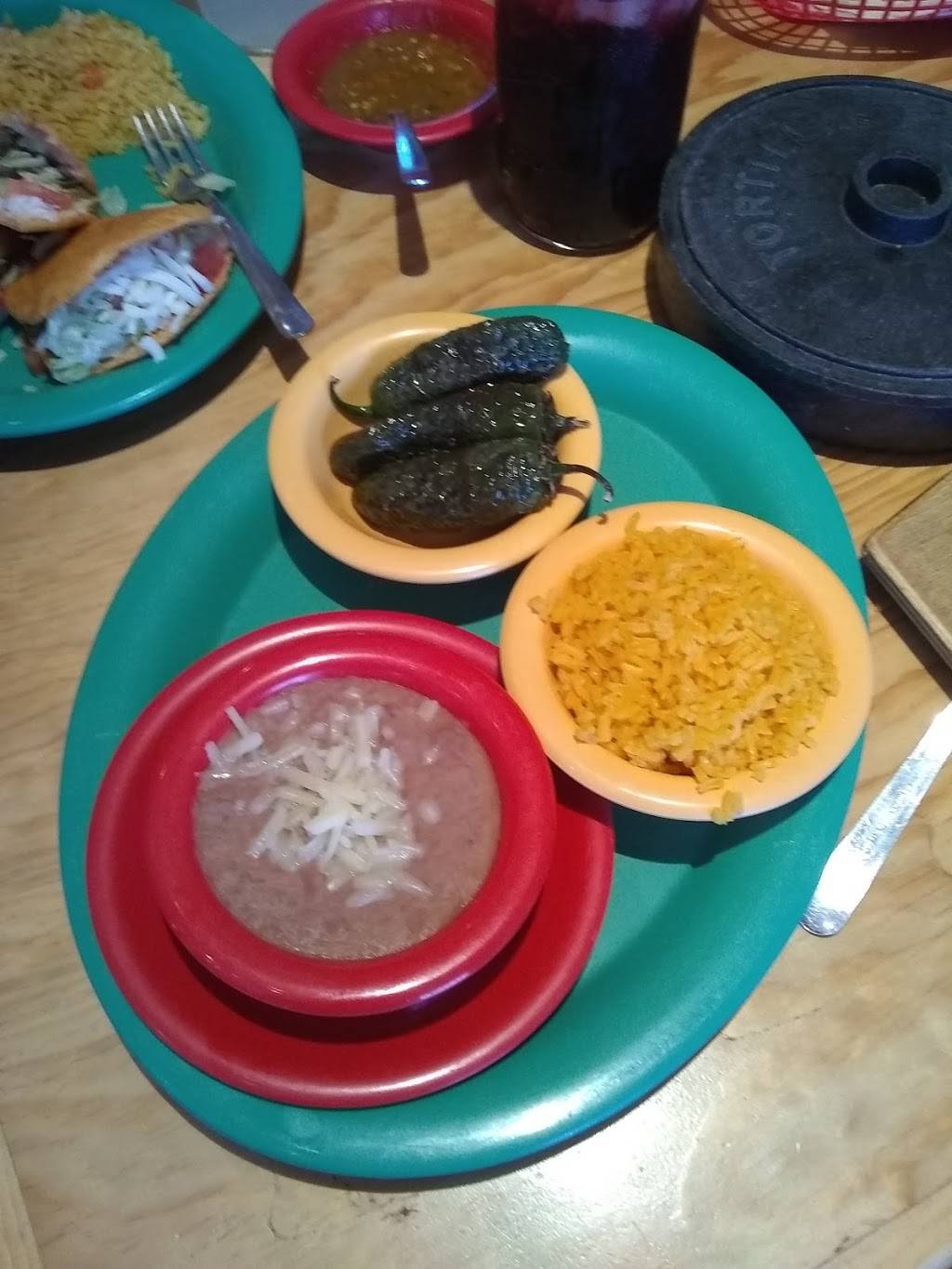 El Crucero | restaurant | 251 Horizon Blvd, Socorro, TX 79927, USA | 9158602376 OR +1 915-860-2376