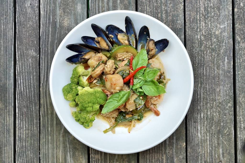 Thai Signature Local Thai Street Food and Bar | restaurant | 722 King St, Alexandria, VA 22314, USA | 7038882458 OR +1 703-888-2458