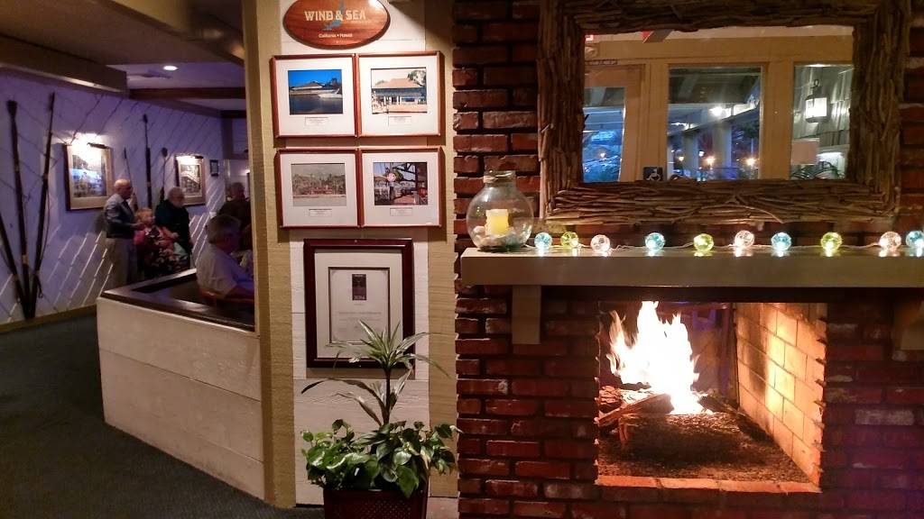 Harpoon Henrys Seafood Restaurant | restaurant | 34555 Golden Lantern, Dana Point, CA 92629, USA | 9494932933 OR +1 949-493-2933