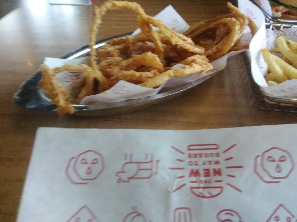 Smashburger | restaurant | 440 US-130, East Windsor, NJ 08520, USA | 6093018616 OR +1 609-301-8616