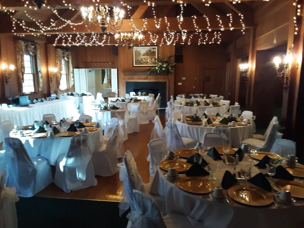 The Cove Restaurant | restaurant | 30333 Country Club Rd, Franklin, VA 23851, USA | 7575625556 OR +1 757-562-5556