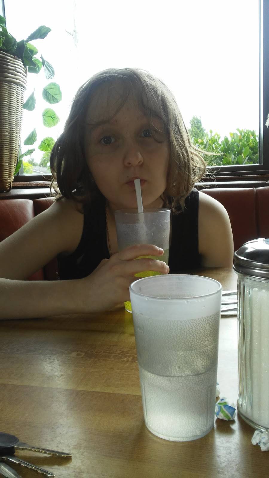 Omelettes & More | restaurant | 3120 Washington Way, Longview, WA 98632, USA | 3604259260 OR +1 360-425-9260