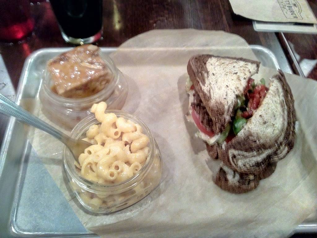 Crafty Burger N Tap | restaurant | 02352, Denver, NC 28037, USA | 7049661820 OR +1 704-966-1820