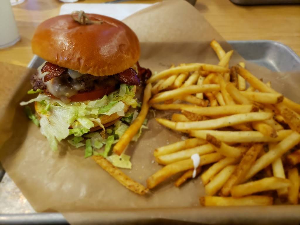 Buffalo Wild Wings | restaurant | 2015 Birch Rd Suite 715, Chula Vista, CA 91915, USA | 6192166259 OR +1 619-216-6259