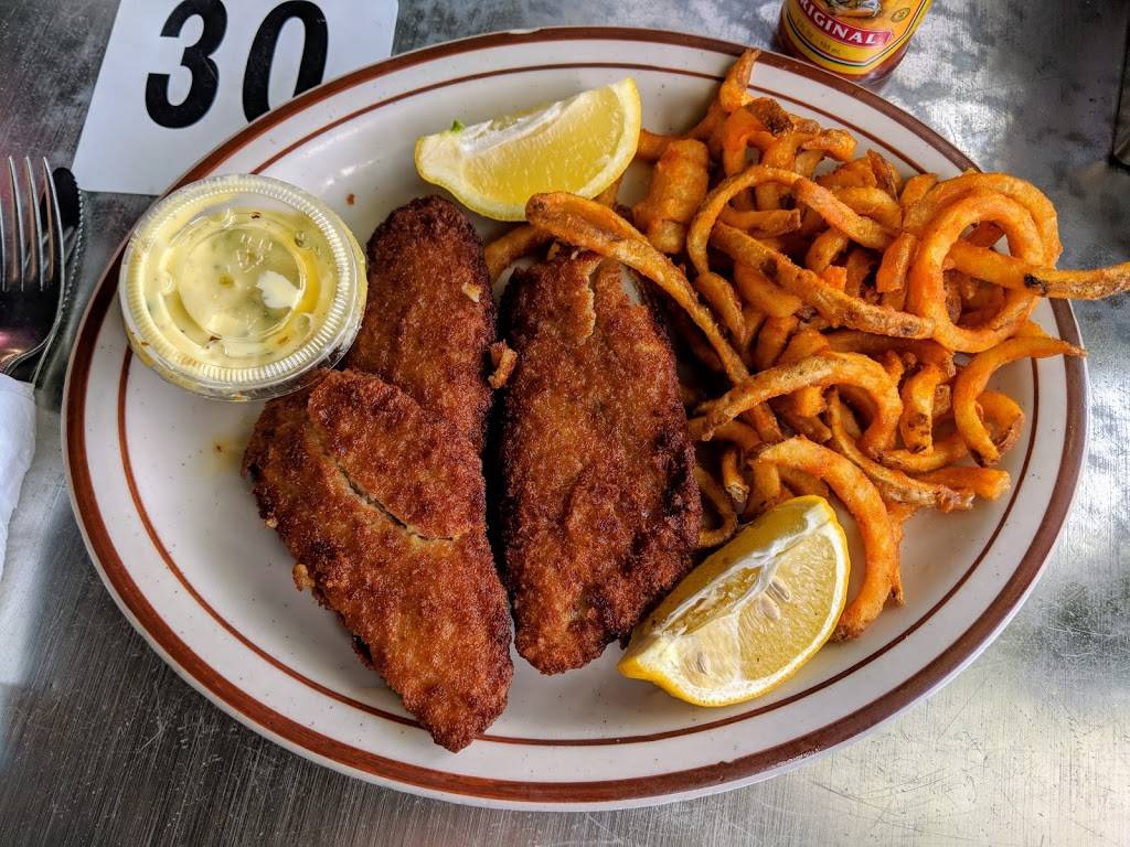 Headlines Diner & Press Club | restaurant | 10922 Kinross Ave, Los Angeles, CA 90024, USA | 3102082424 OR +1 310-208-2424