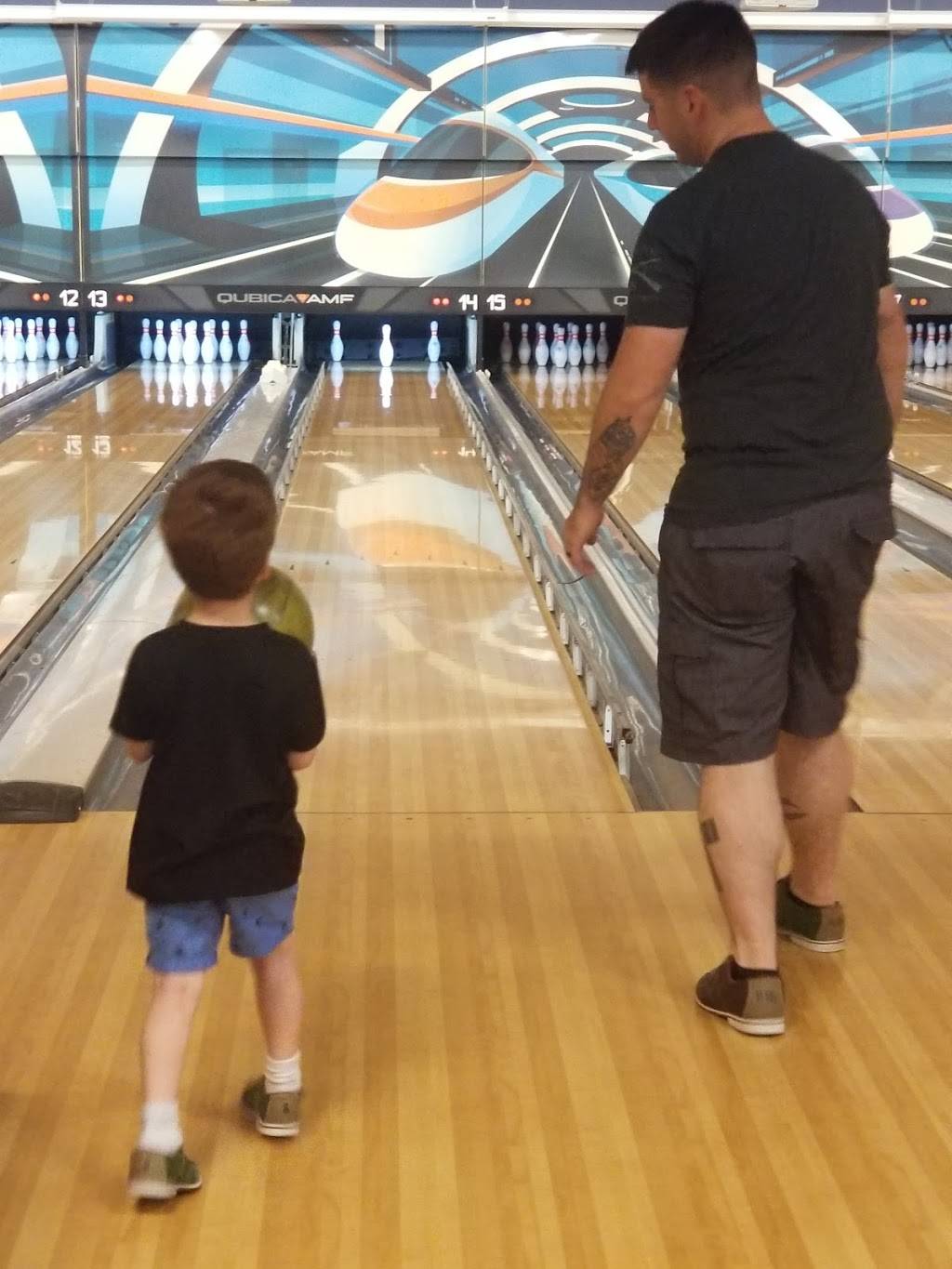 Station 300 Bar & Grill | restaurant | 25 Innovation Dr, Bluffton, SC 29910, USA | 8438152695 OR +1 843-815-2695