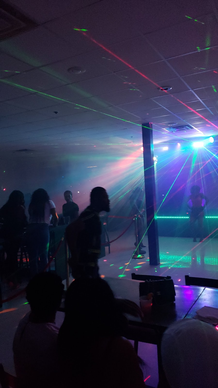 Oro Lounge Bar And Restaurant | restaurant | 2875 Brookdale Dr, Brooklyn Park, MN 55444, United States | 7635601819 OR +1 763-560-1819