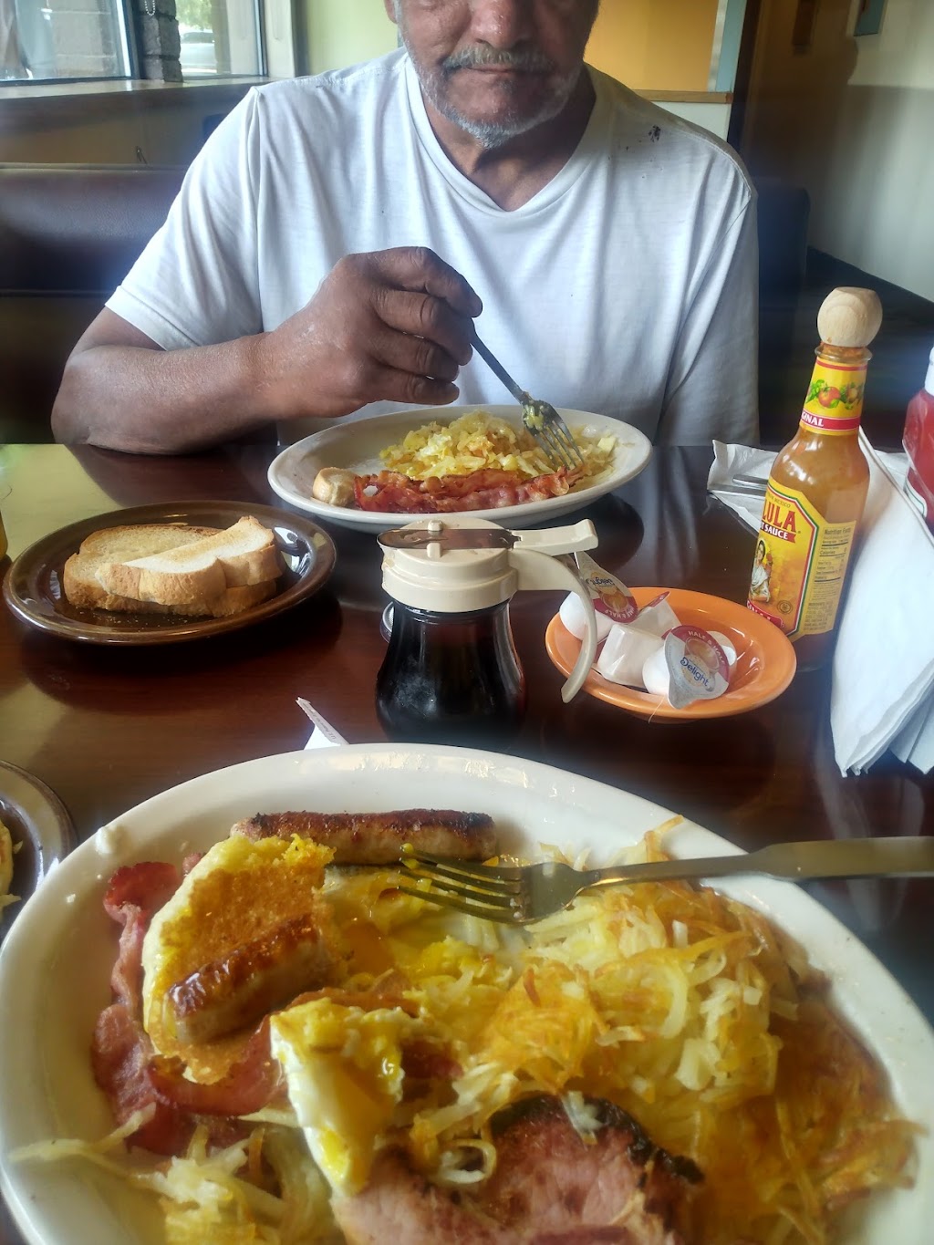 Village Inn | bakery | 1707 S Pueblo Blvd, Pueblo, CO 81005, USA | 7195611228 OR +1 719-561-1228