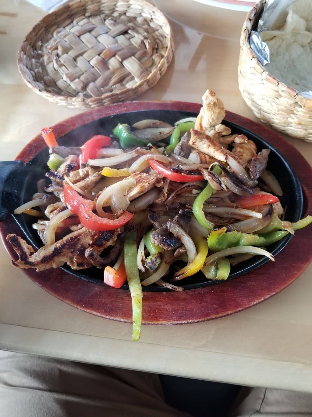 Las Islitas | restaurant | 3200 W North Ave, Stone Park, IL 60165, USA | 7083458699 OR +1 708-345-8699