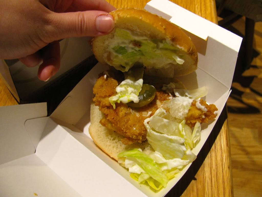 Mary Browns Chicken & Taters | restaurant | Forest Glen Shopping Centre, 700 Strasburg Rd, Kitchener, ON N2E 2M2, Canada | 5197444500 OR +1 519-744-4500