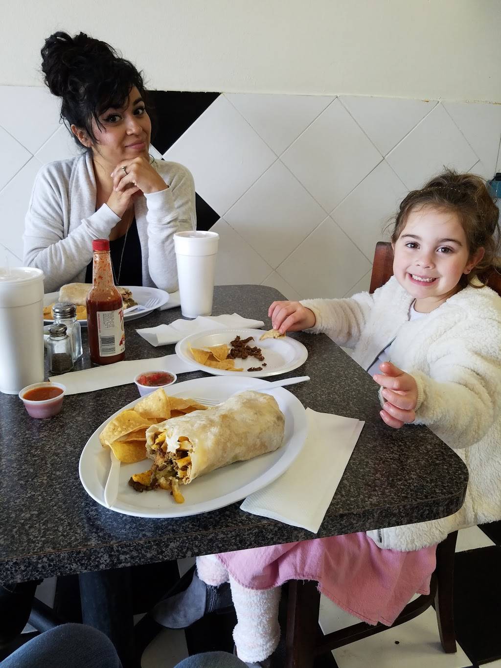 Fresh Burrito Mexican Grill | restaurant | 2855 Johnson Dr, Ventura, CA 93003, USA | 8056581688 OR +1 805-658-1688