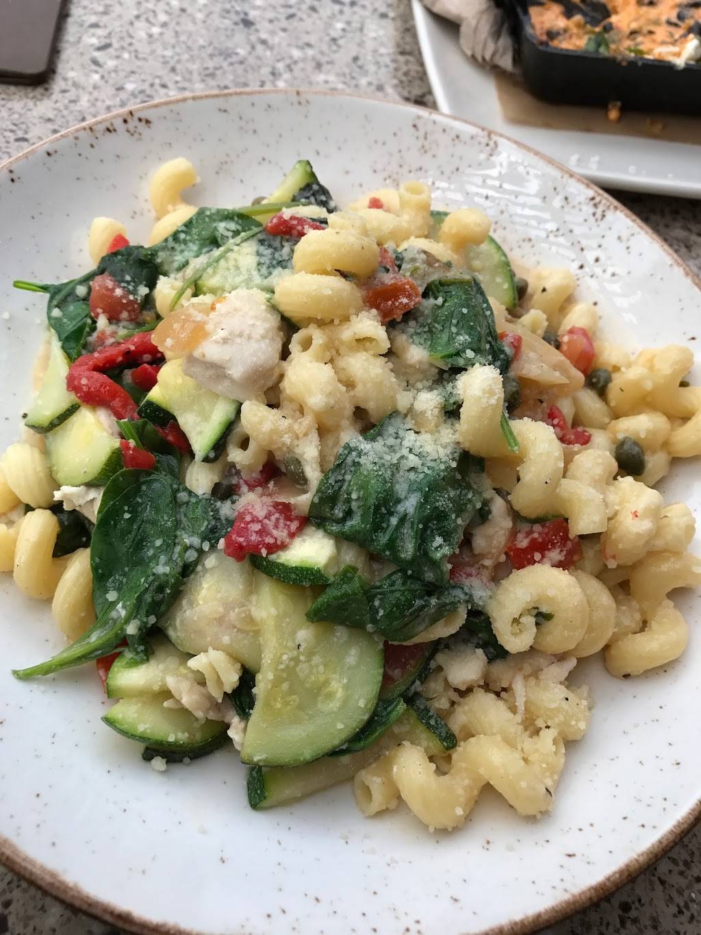 Lazy Dog Restaurant & Bar | restaurant | 598 Town Center Dr, Oxnard, CA 93036, USA | 8053514888 OR +1 805-351-4888