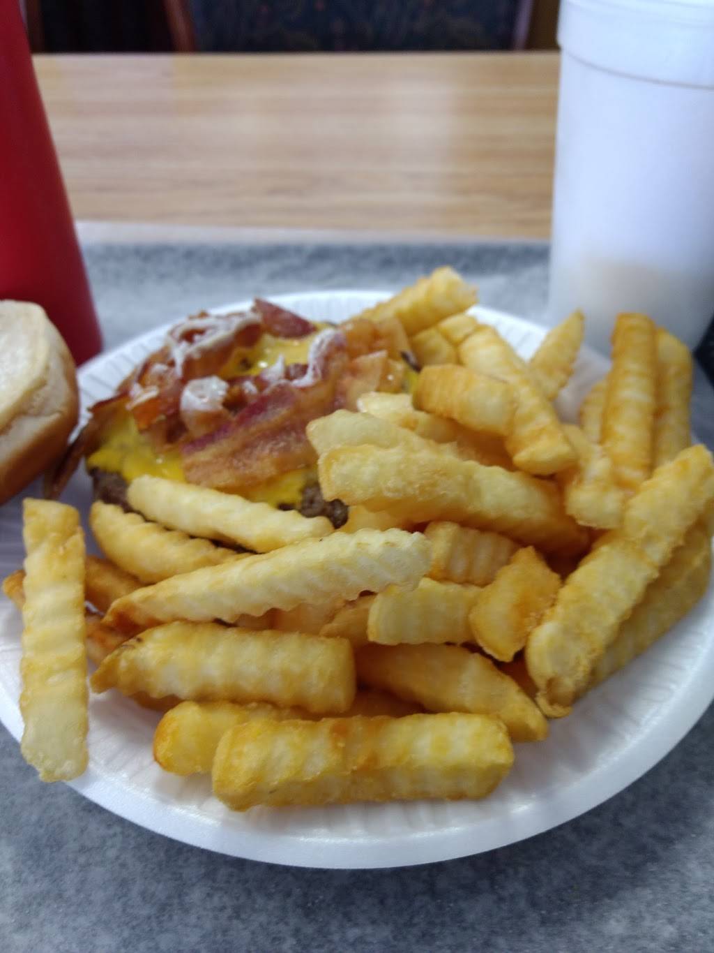 The Original Clock Drive - IN | restaurant | 2921 White Horse Rd, Greenville, SC 29611, USA | 8642697661 OR +1 864-269-7661