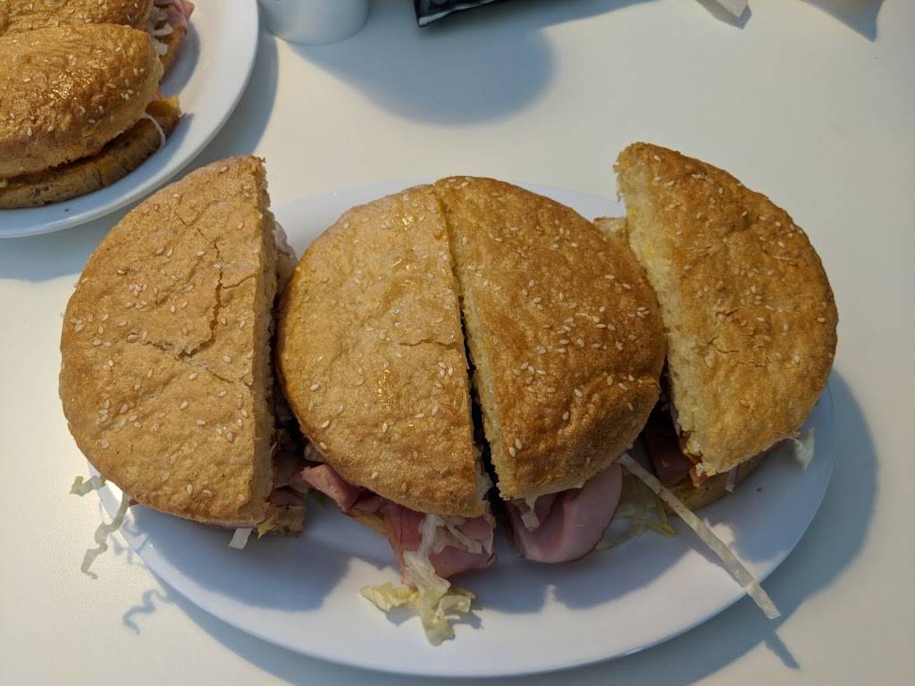 Schlotzskys | bakery | 2705 S 108th St, West Allis, WI 53227, USA | 4145418877 OR +1 414-541-8877