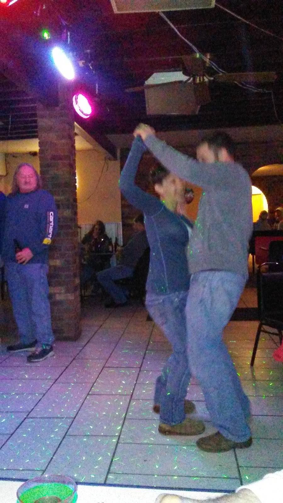 The Doghouse Tavern | restaurant | 714 E Vine St, Ottumwa, IA 52501, USA | 6416829597 OR +1 641-682-9597