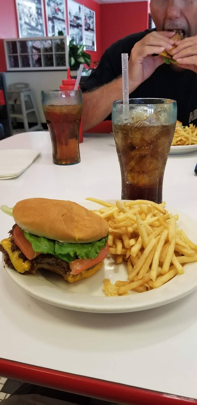 Steak n Shake | restaurant | 1253 Hampton Ave, St. Louis, MO 63139, USA | 3146467200 OR +1 314-646-7200