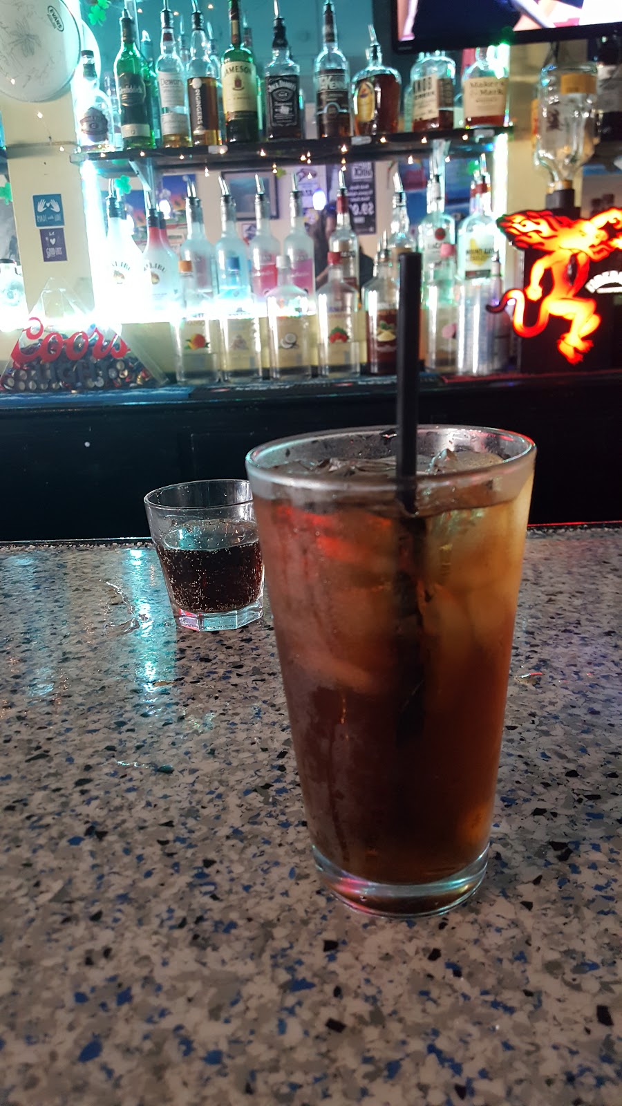 Cocomo Joes Beach Bar & Grill | restaurant | 404 Laskin Rd, Virginia Beach, VA 23451, USA | 7574220008 OR +1 757-422-0008