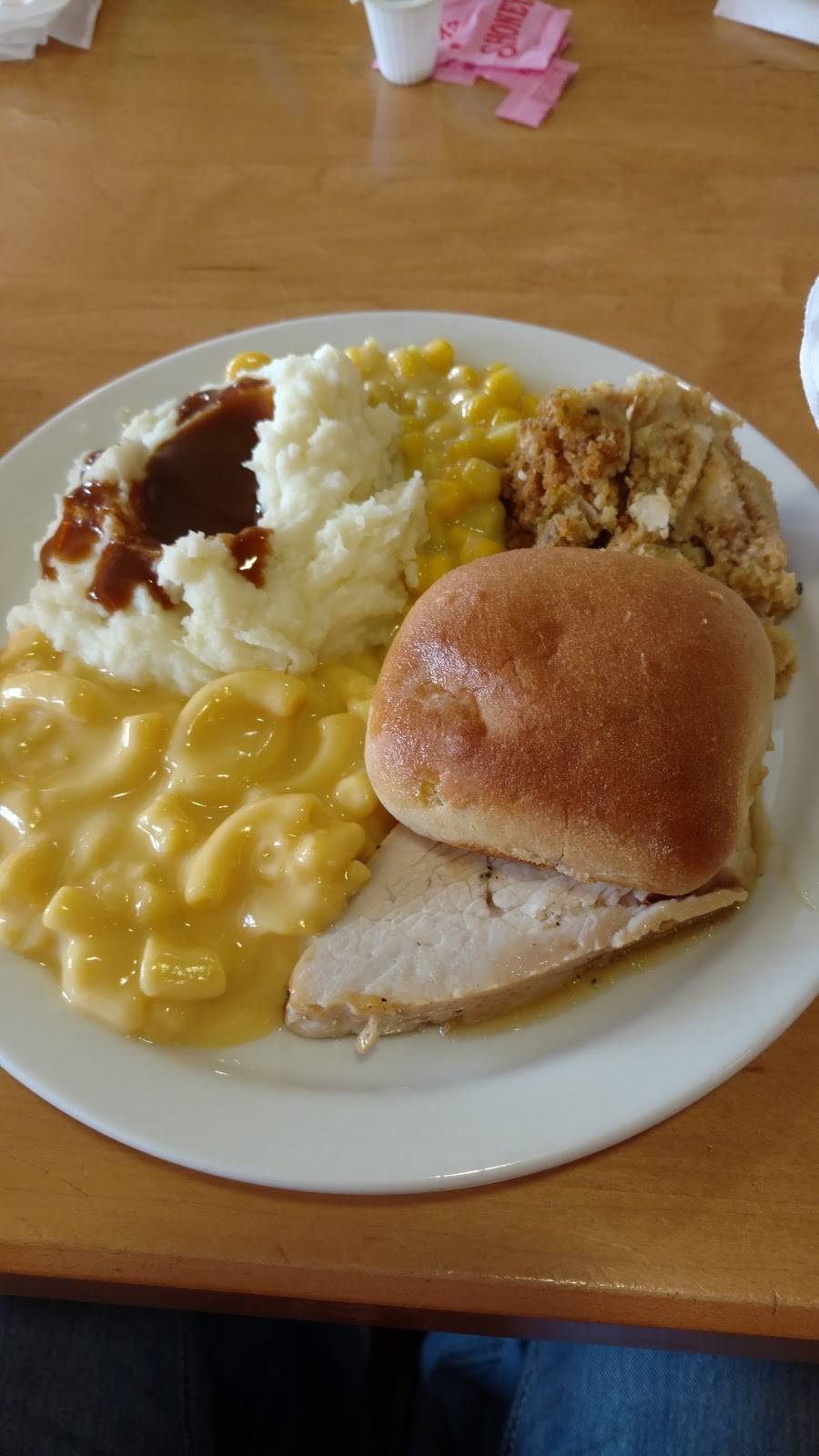 Shoneys Nashville | restaurant | 2645 McGavock Pk, Nashville, TN 37214, USA | 6158850568 OR +1 615-885-0568