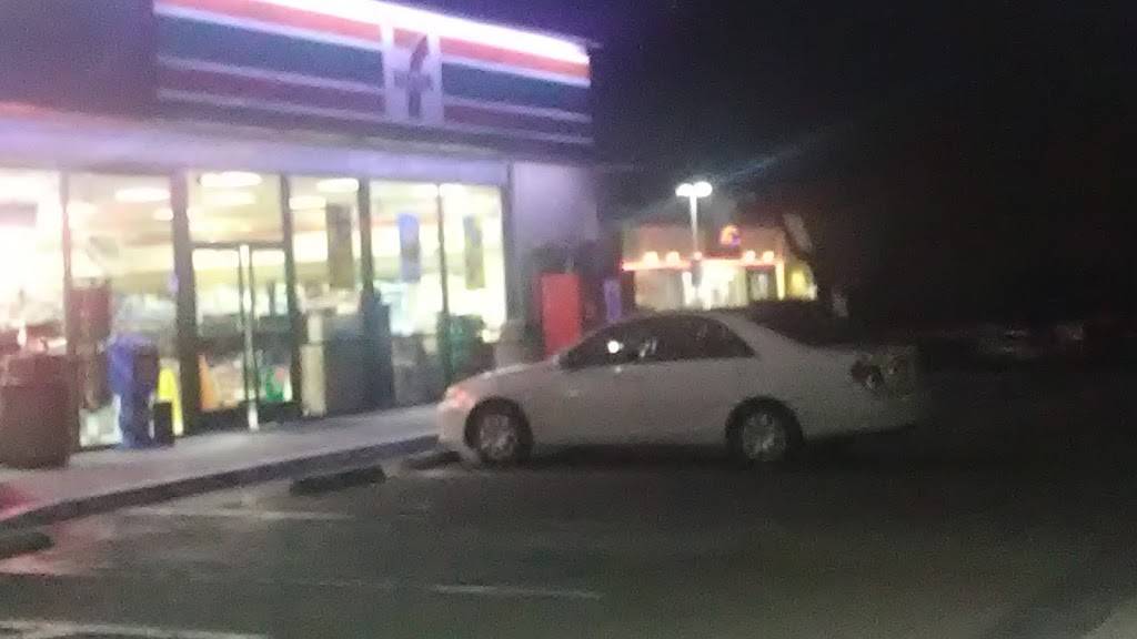 7-Eleven | bakery | 518 S Lovers Ln, Visalia, CA 93292, USA | 5596272090 OR +1 559-627-2090